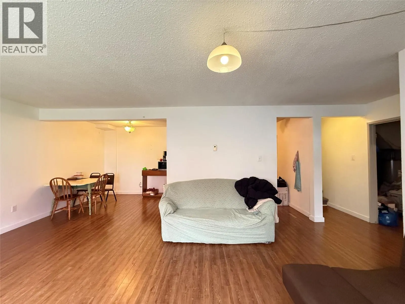 403 Richards Street W