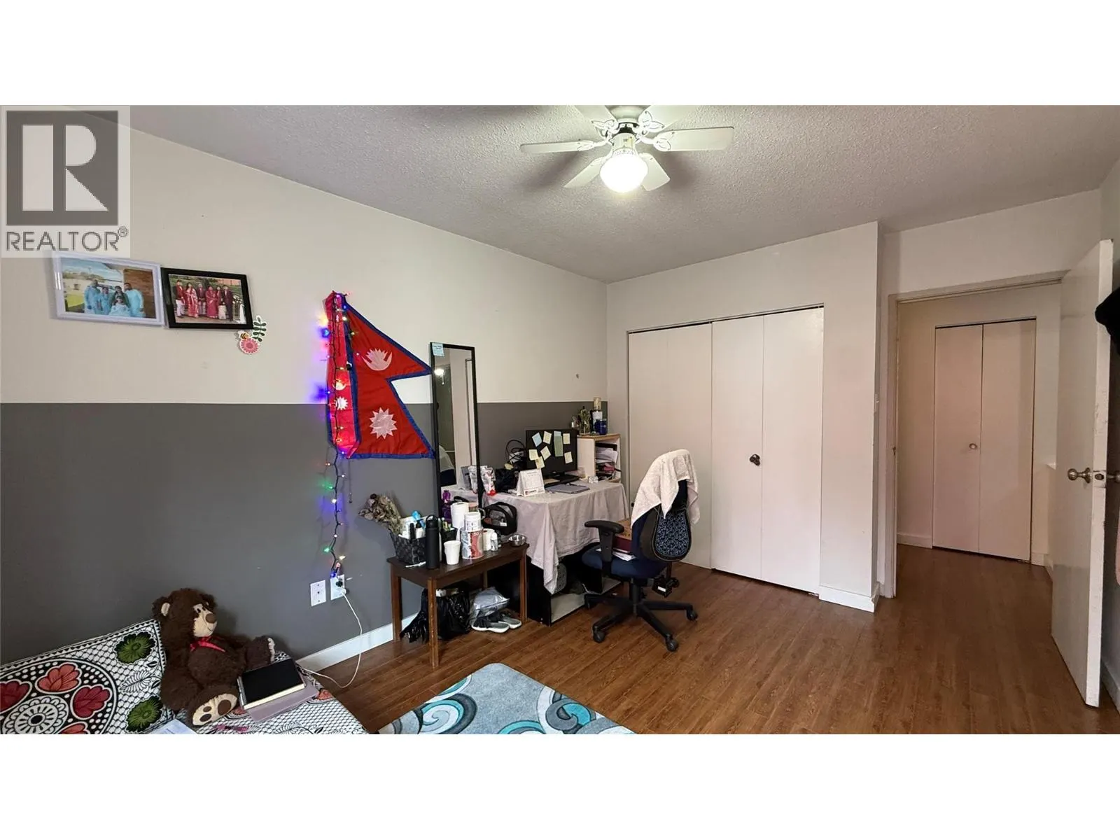 403 Richards Street W