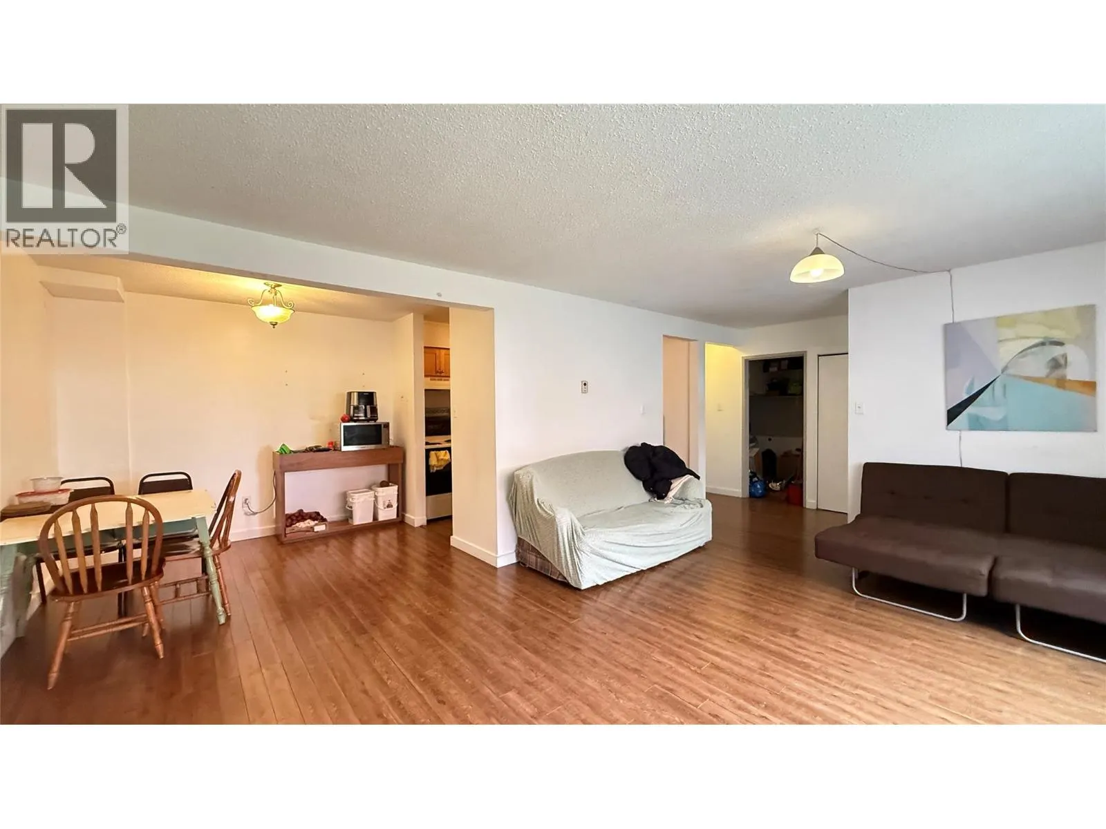 403 Richards Street W