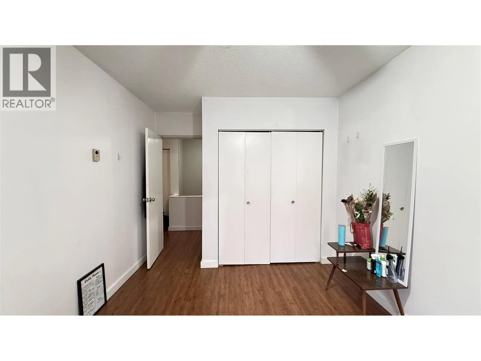 403 Richards Street W