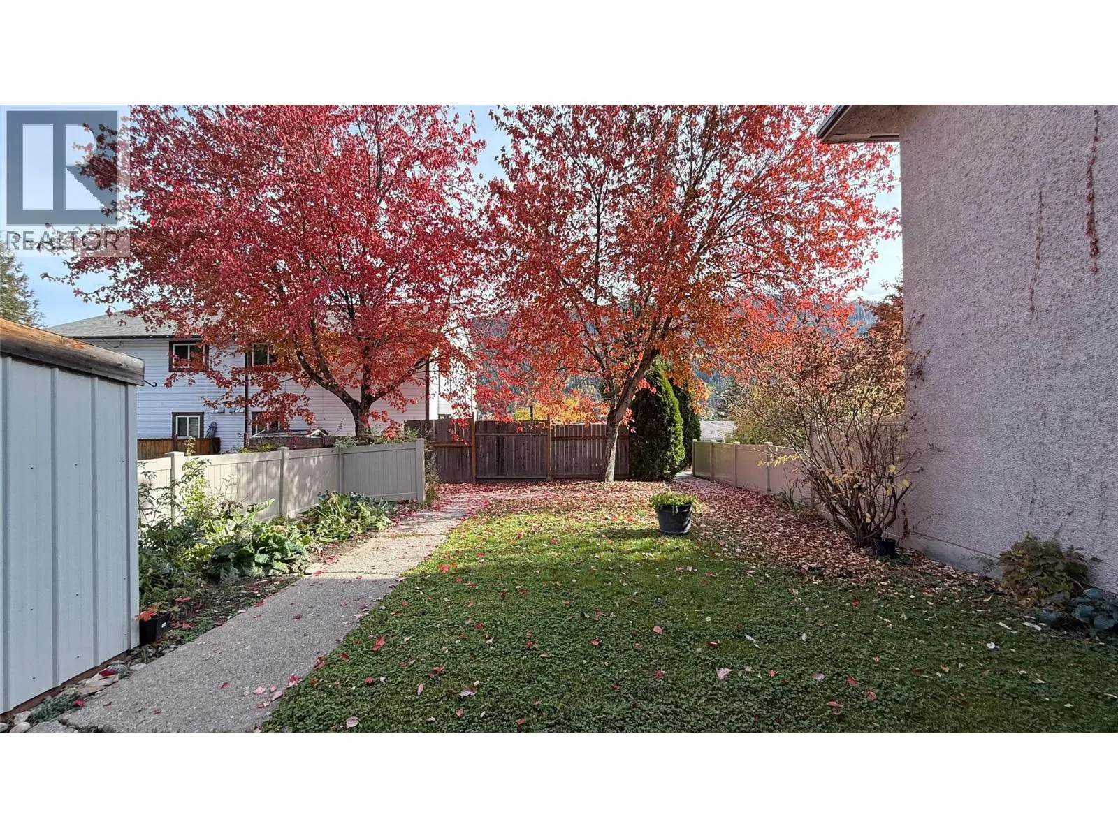 403 Richards Street W