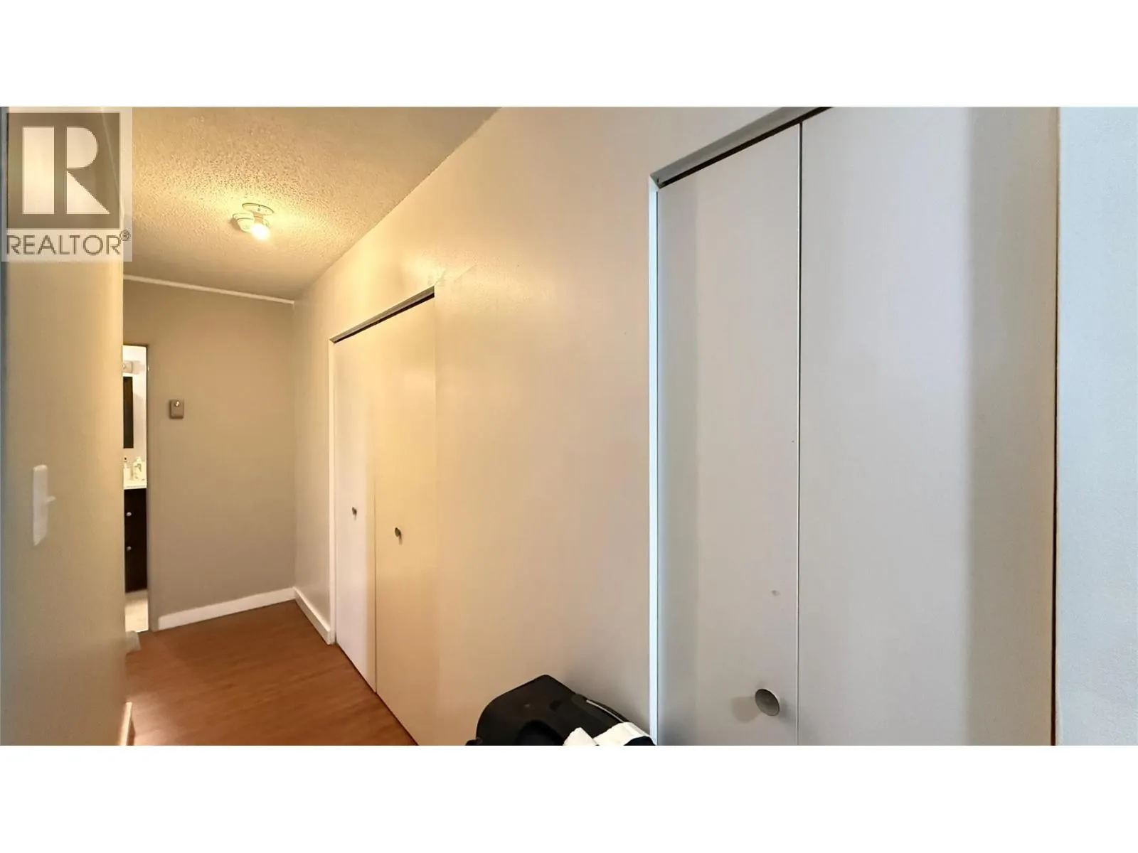 403 Richards Street W