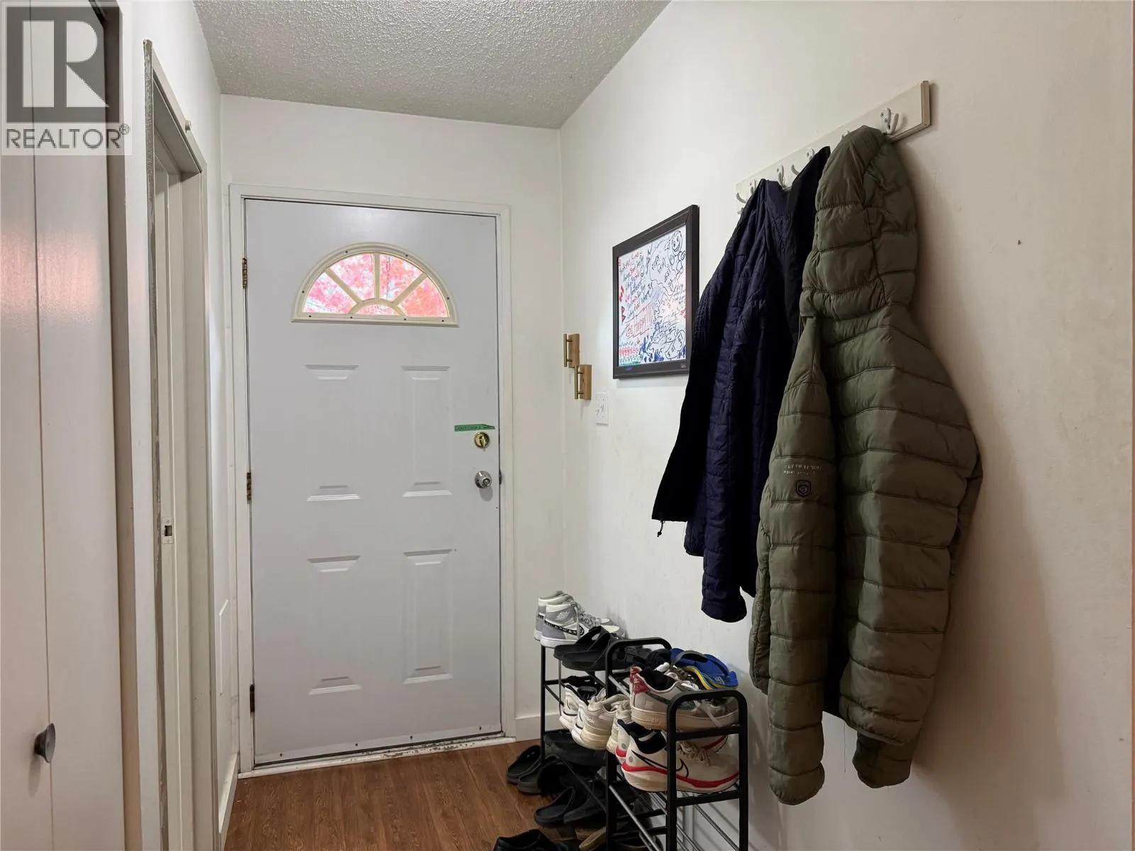 403 Richards Street W