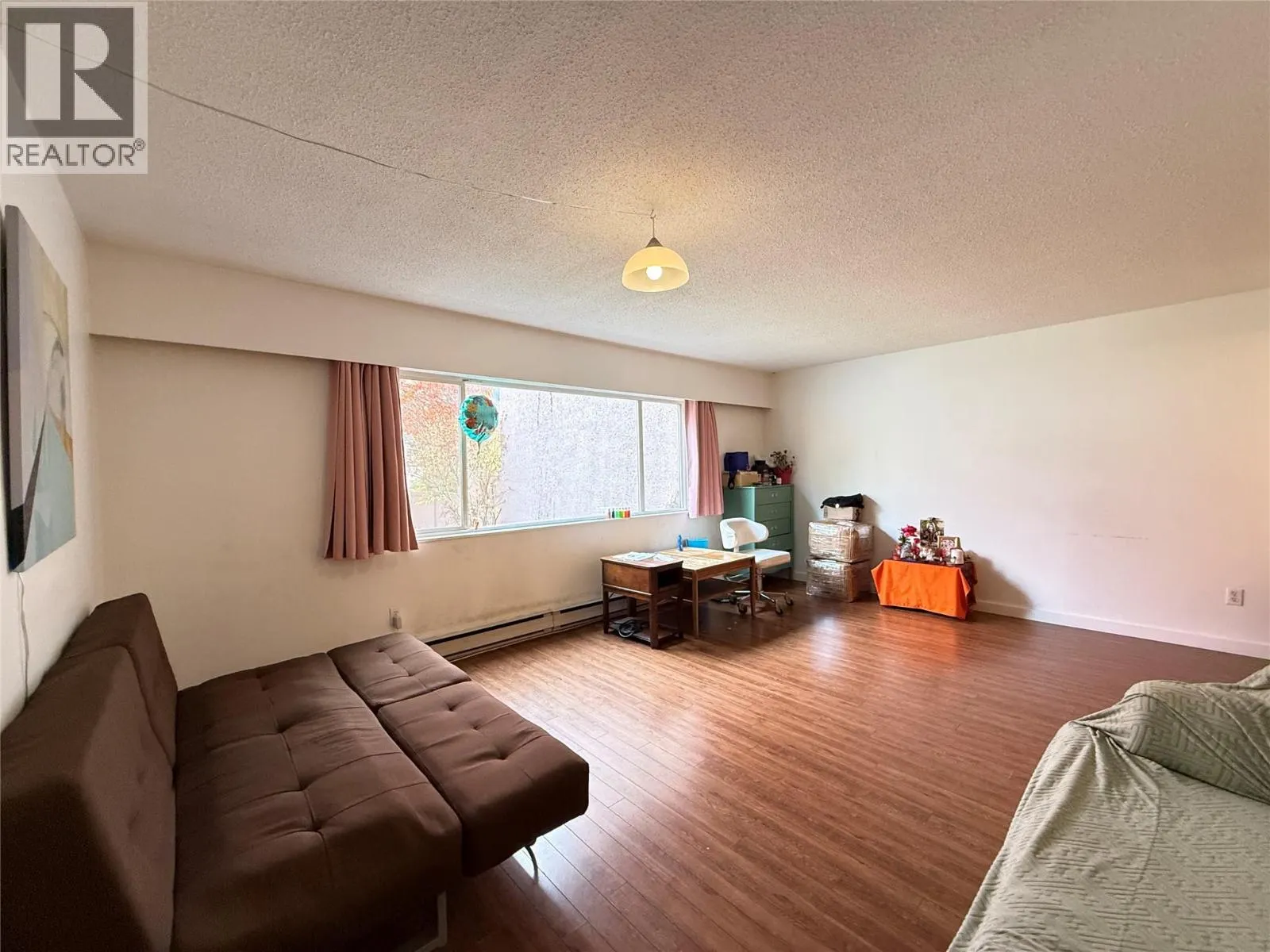 403 Richards Street W