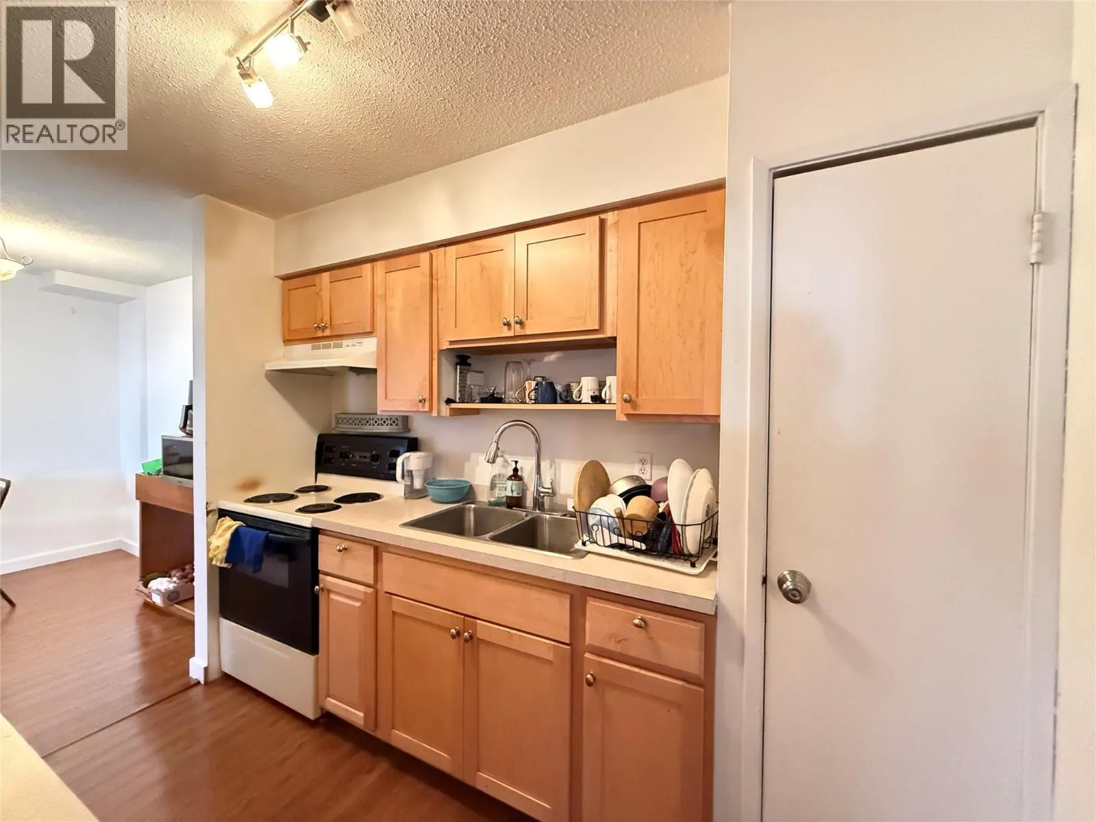 403 Richards Street W