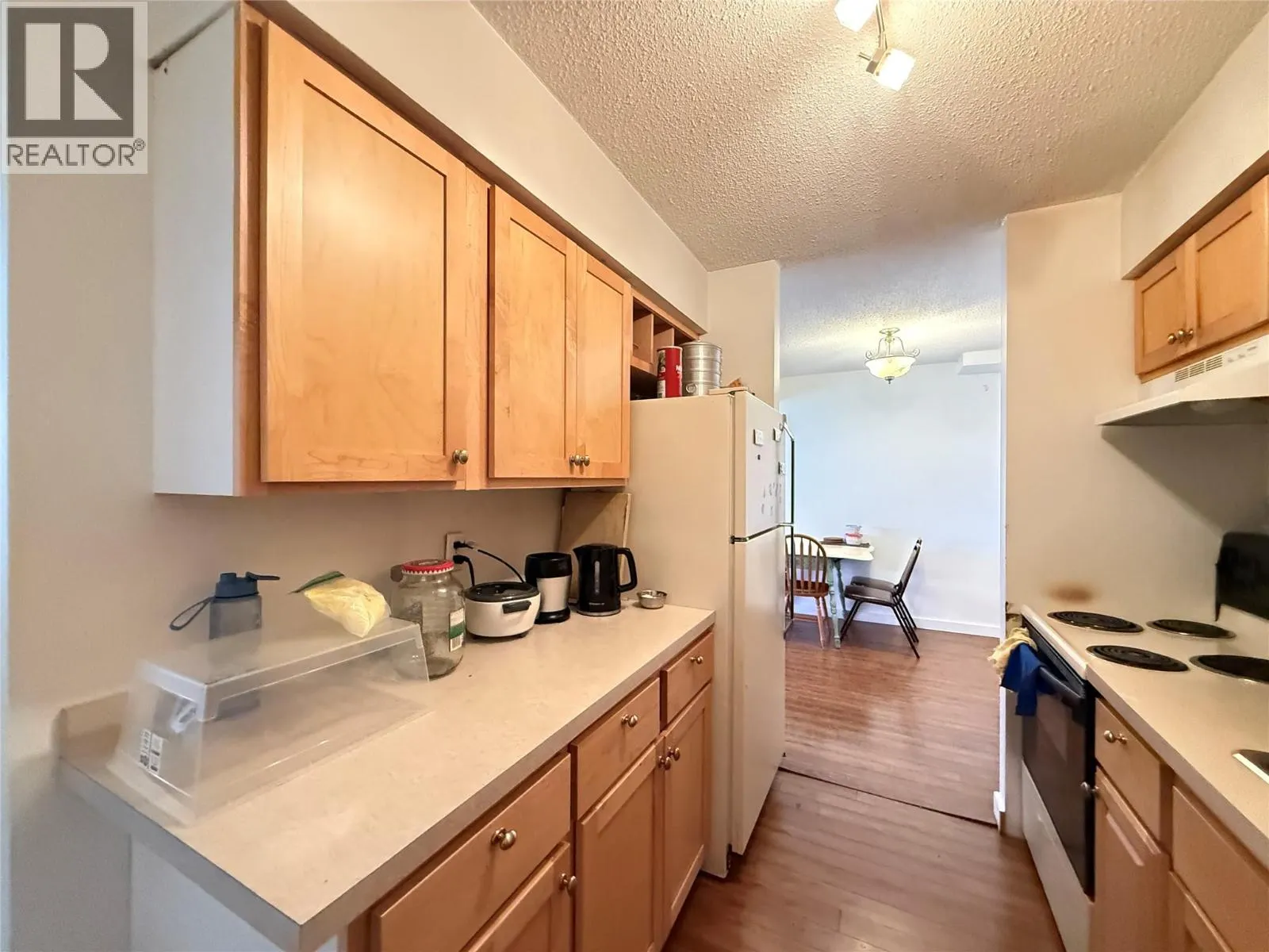 403 Richards Street W