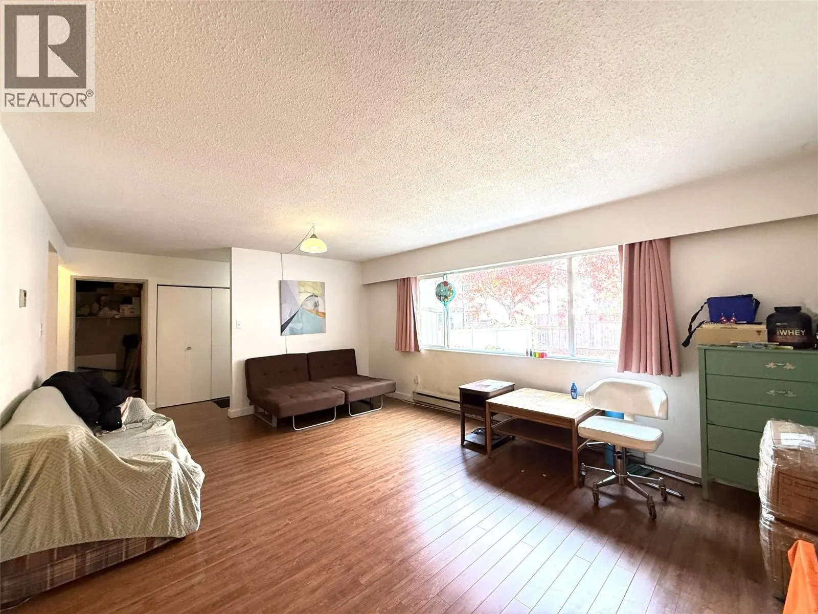 403 Richards Street W