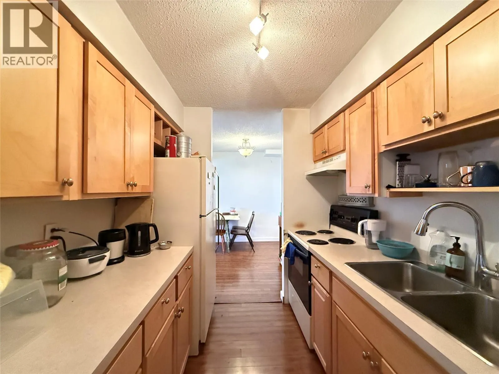 403 Richards Street W