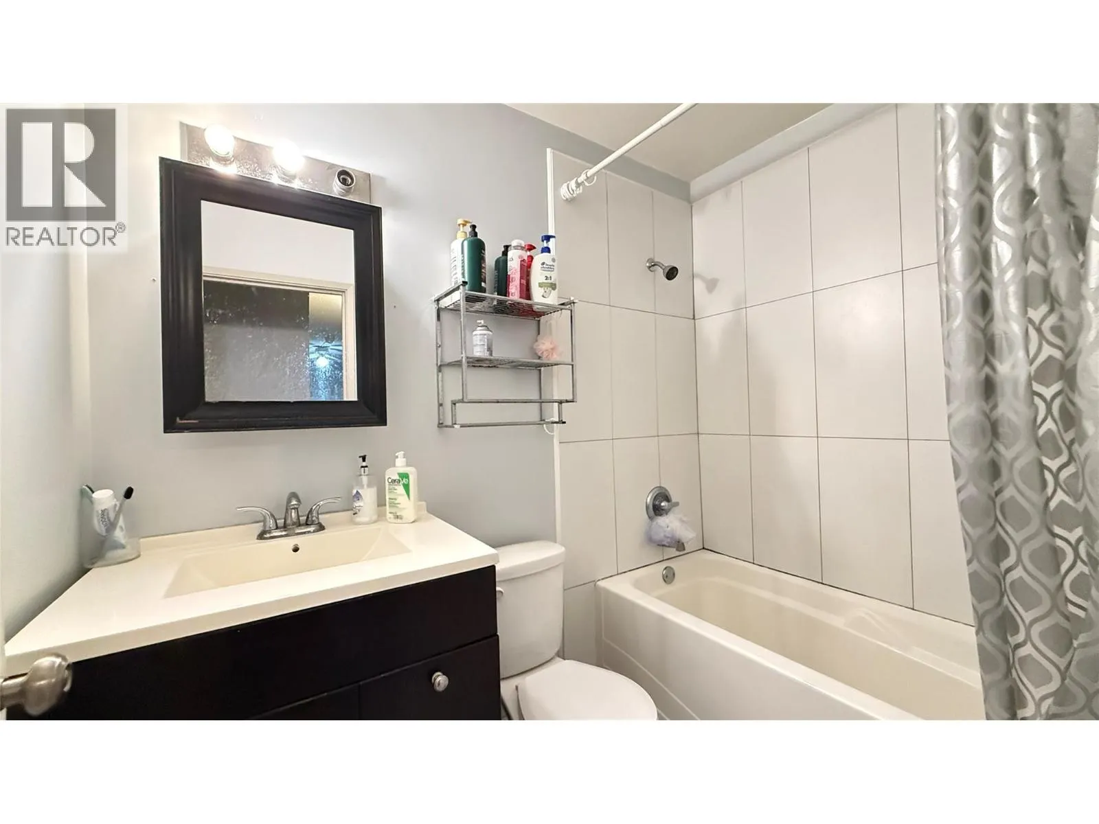403 Richards Street W