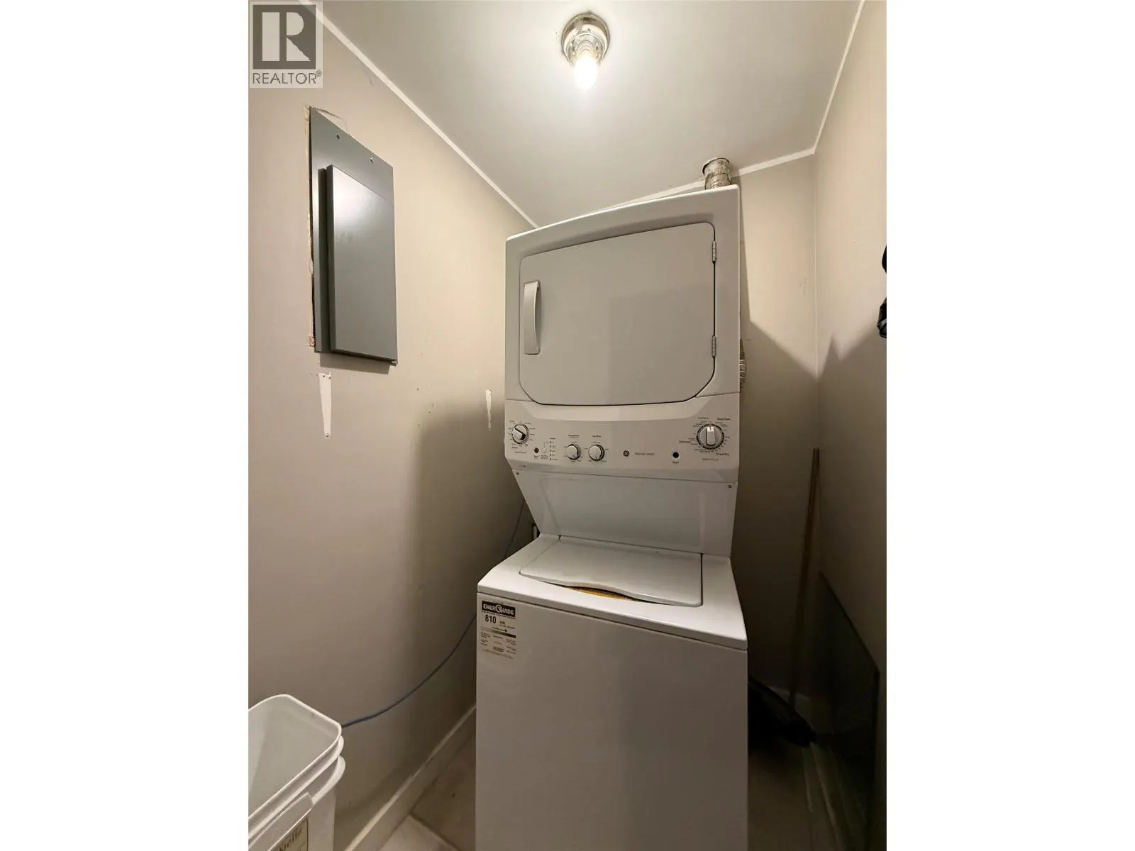 403 Richards Street W
