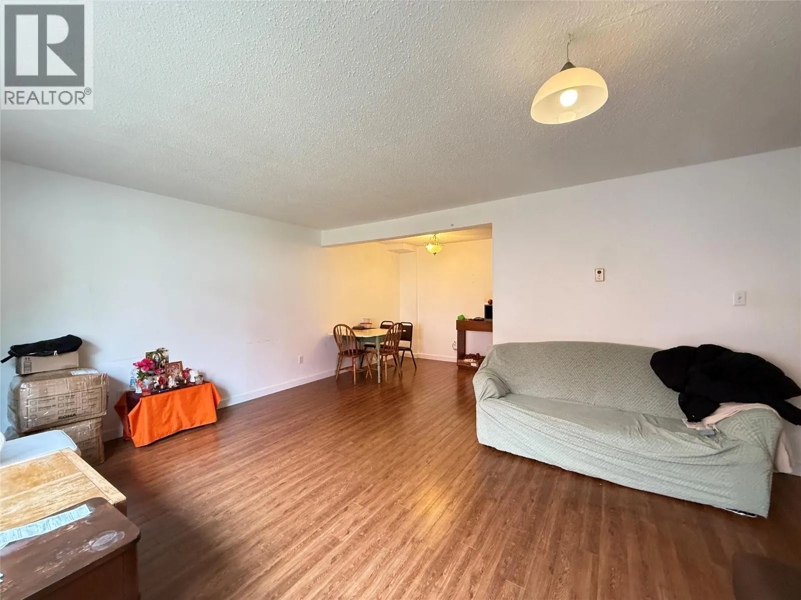 403 Richards Street W
