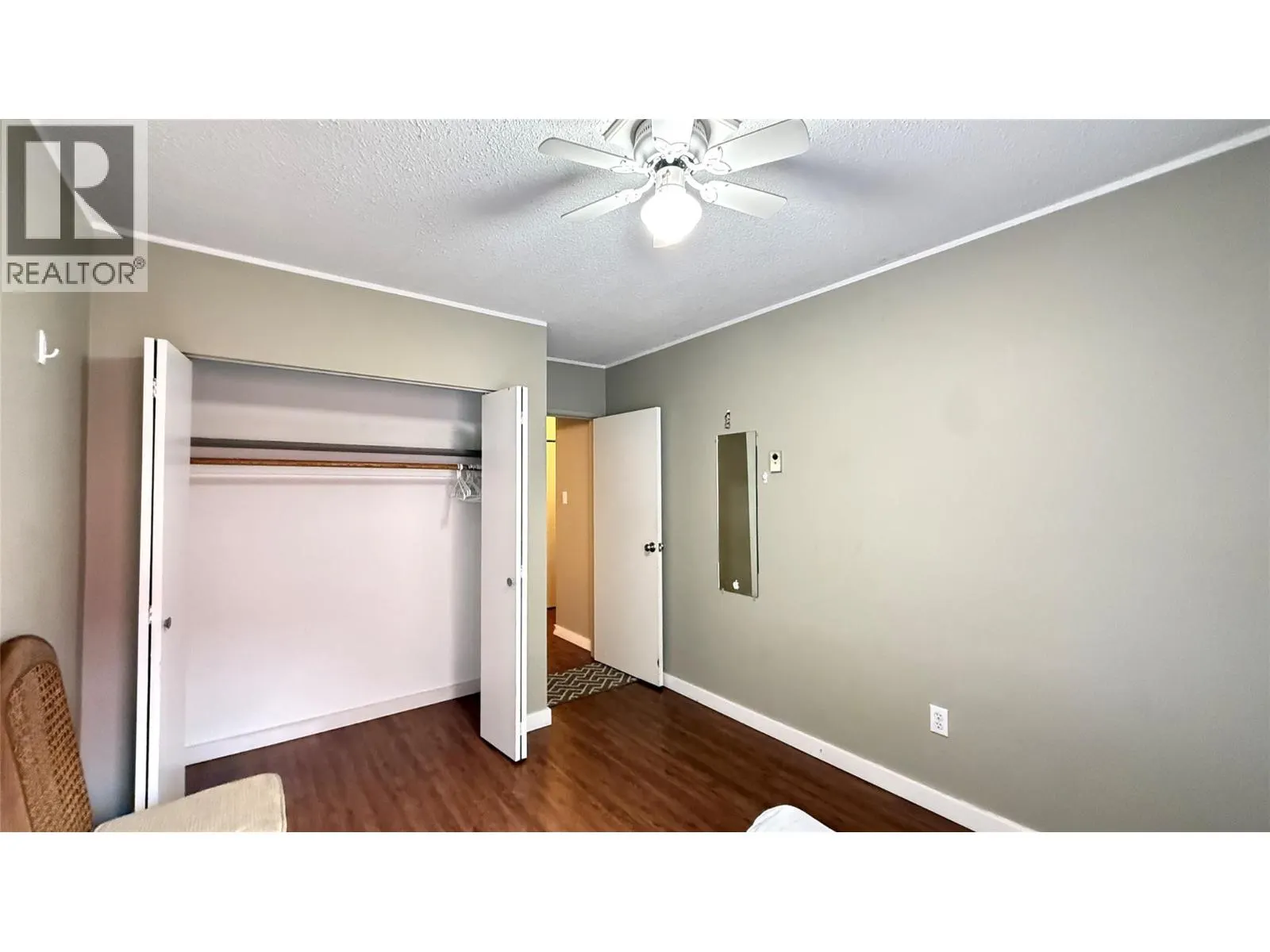 403 Richards Street W