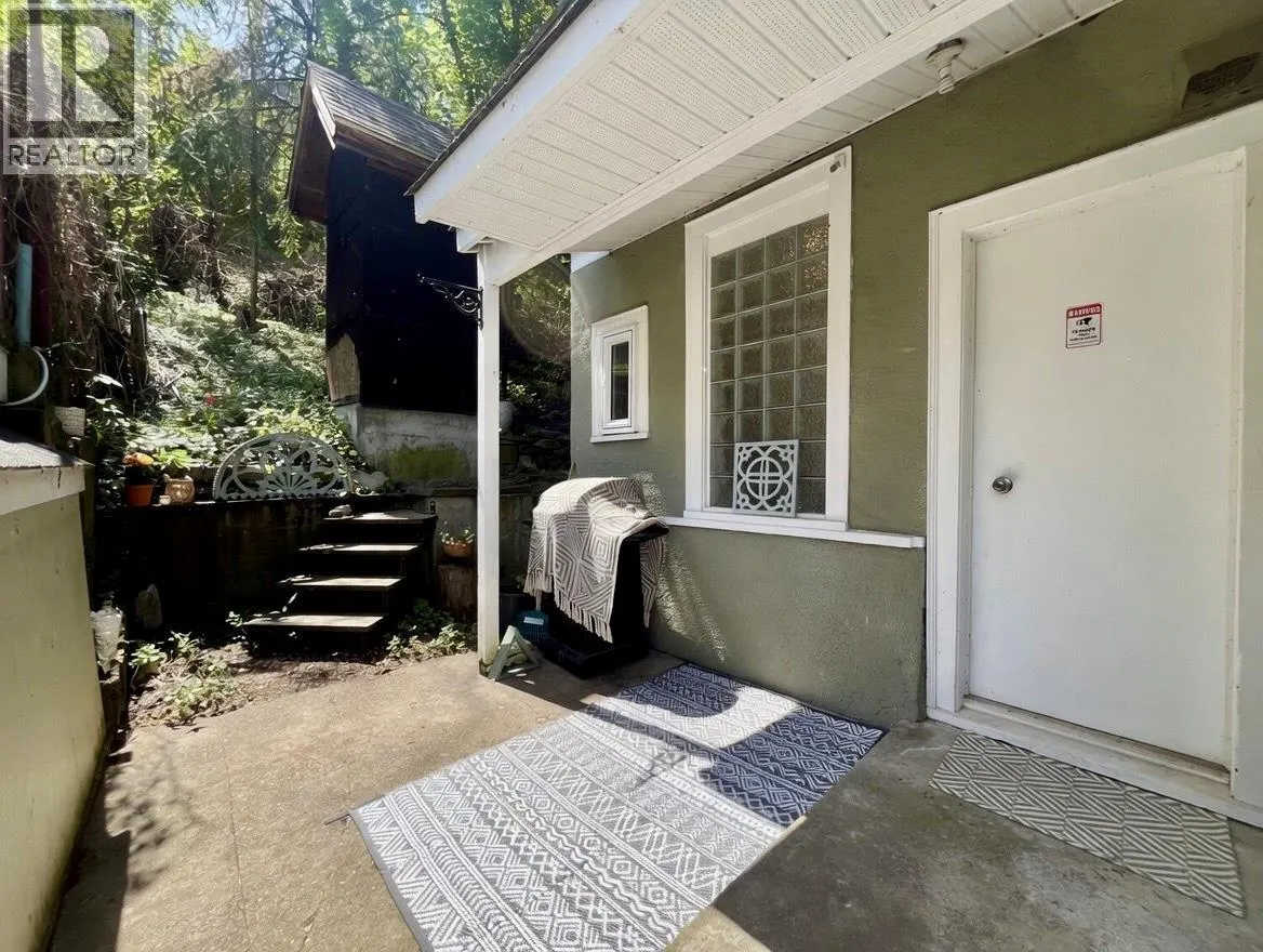 2070 RIVERSIDE Avenue