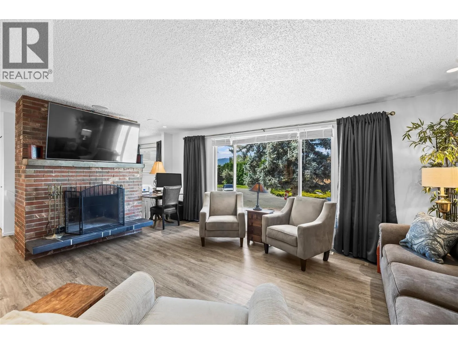 992 Grenfell Court