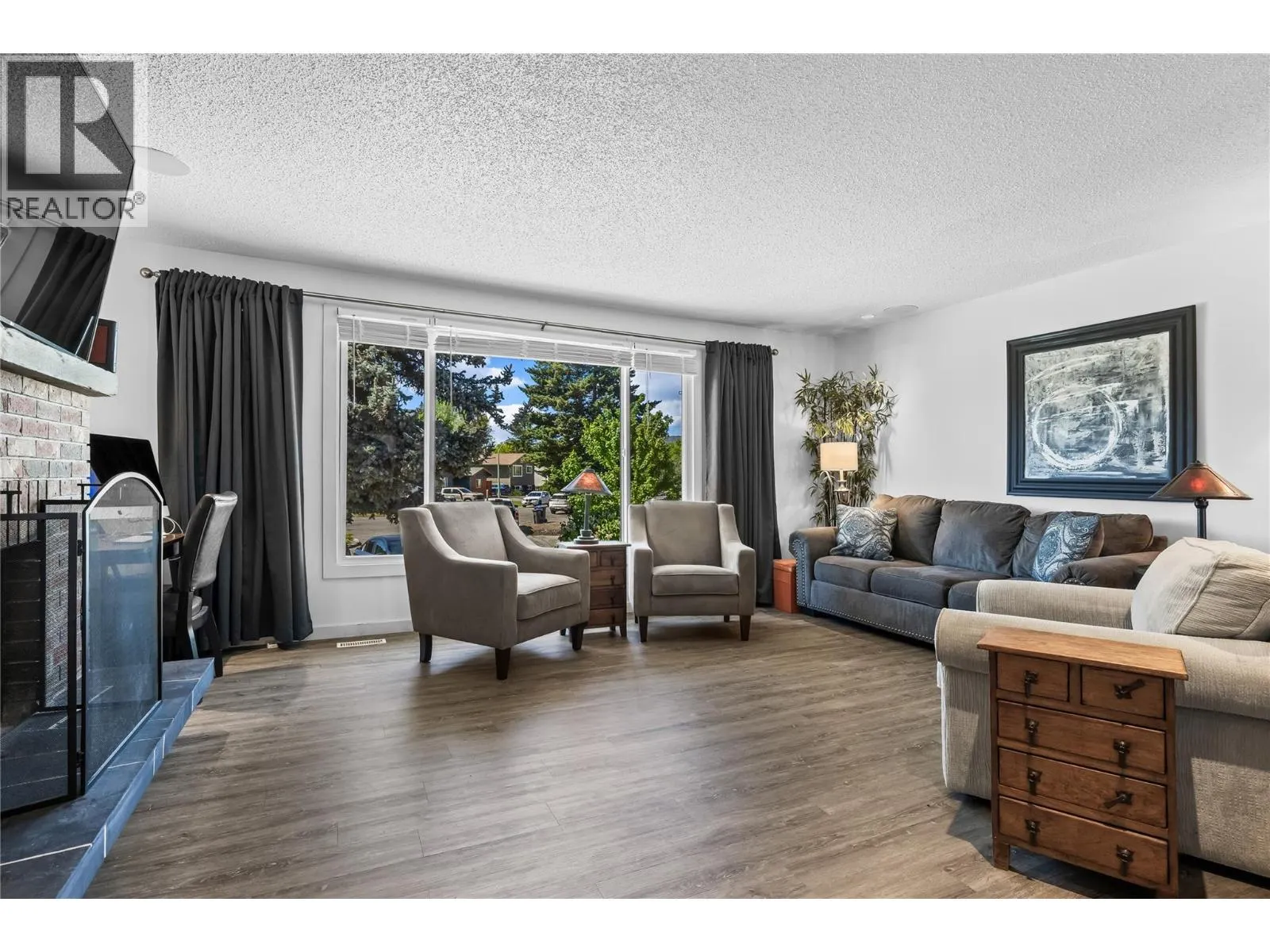 992 Grenfell Court