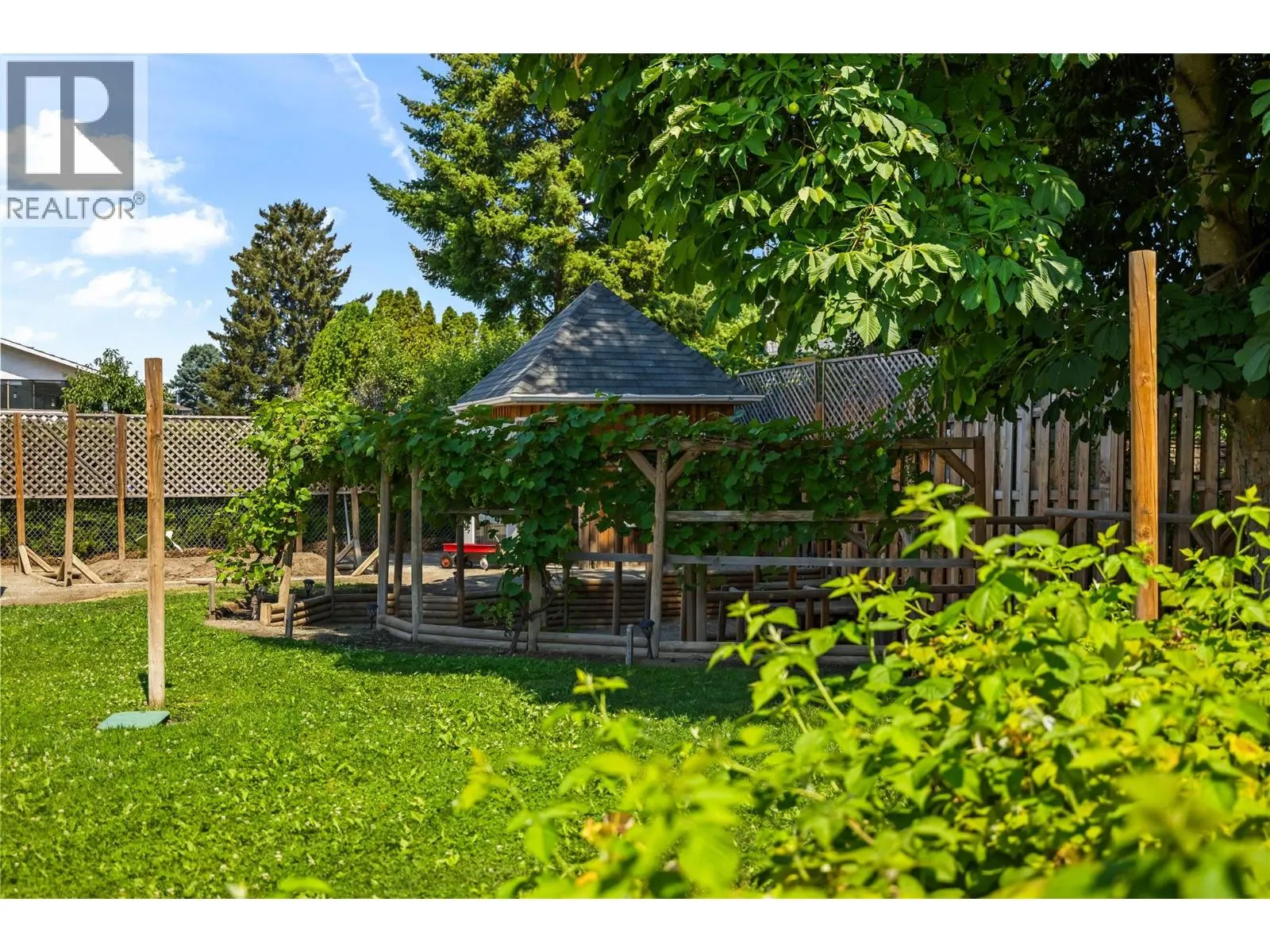 992 Grenfell Court