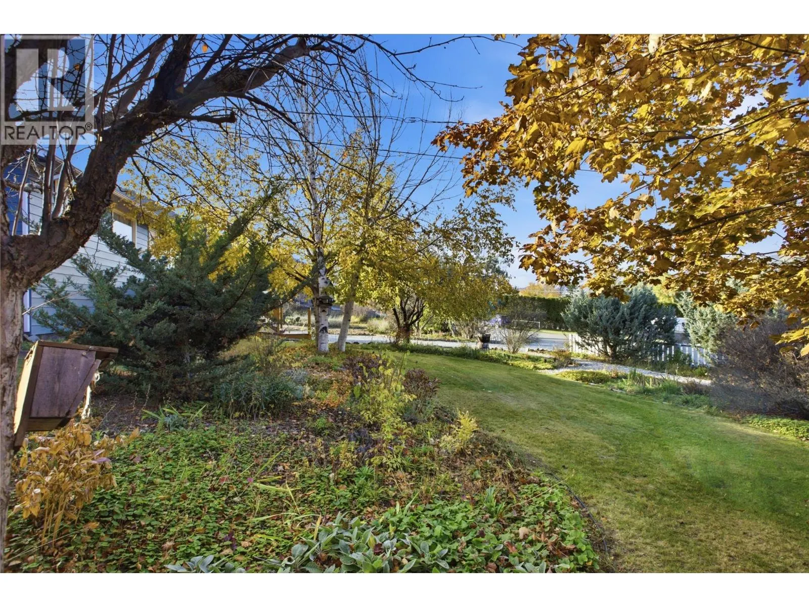 6105 Meadowland Crescent N