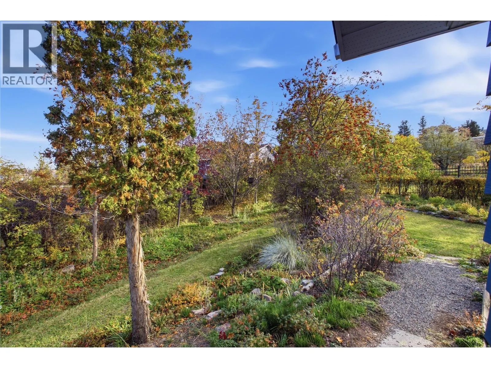 6105 Meadowland Crescent N