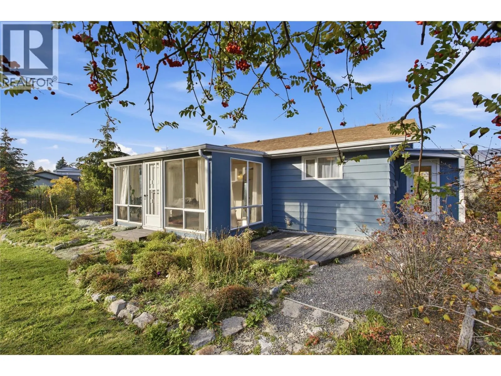 6105 Meadowland Crescent N