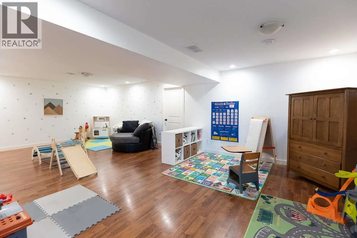 830 DEVON Street