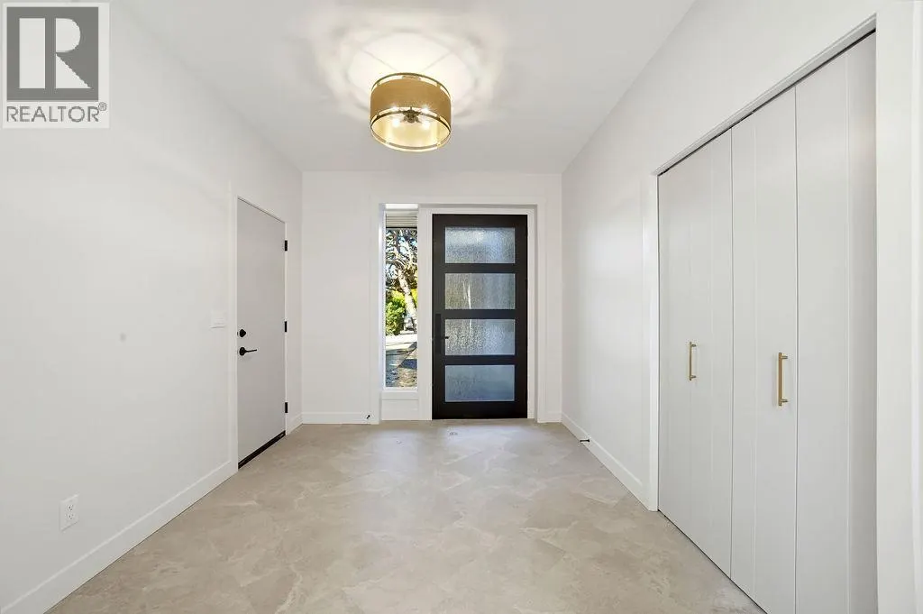 1080 9 Avenue NE Unit# 2