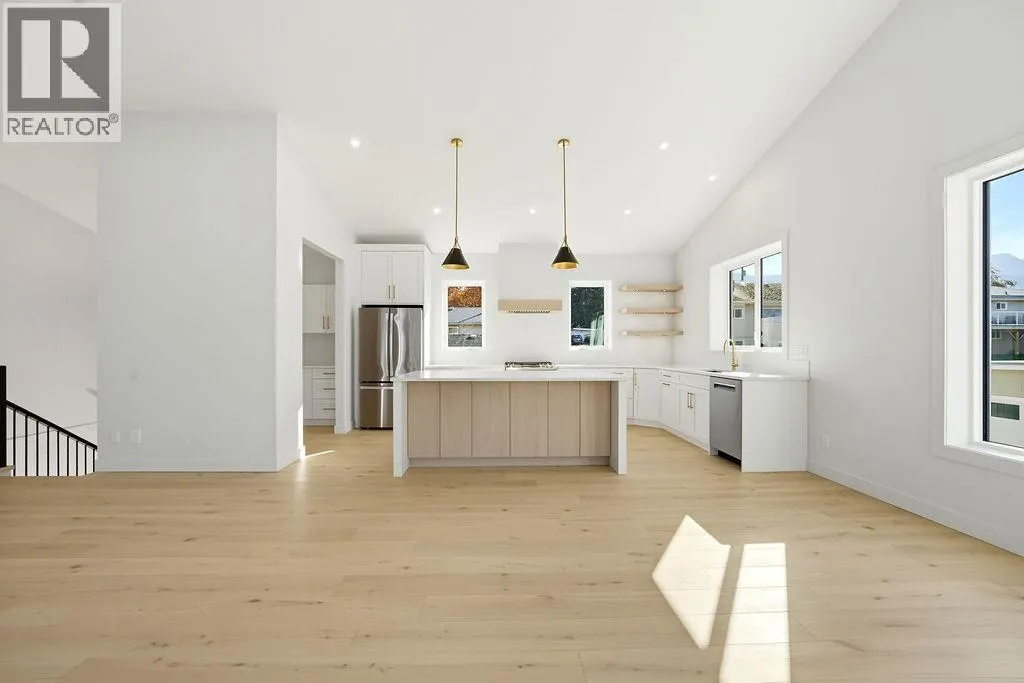 1080 9 Avenue NE Unit# 2