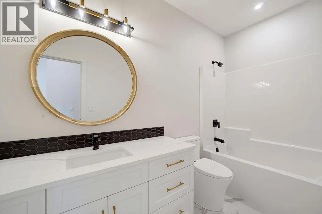 1080 9 Avenue NE Unit# 2