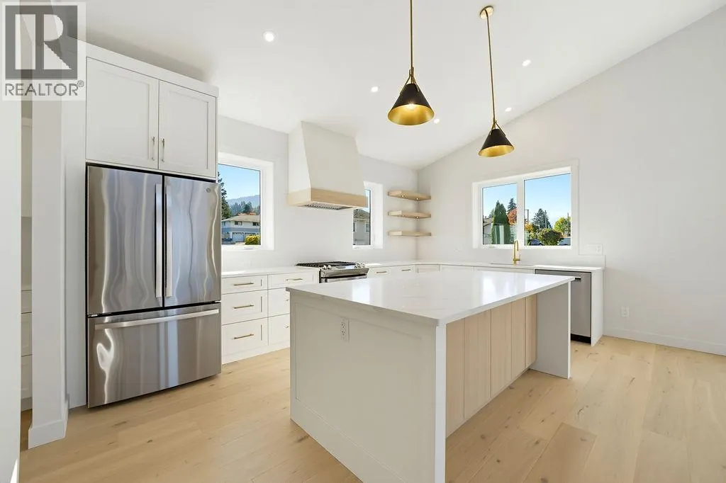 1080 9 Avenue NE Unit# 2