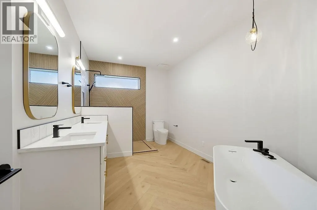 1080 9 Avenue NE Unit# 2