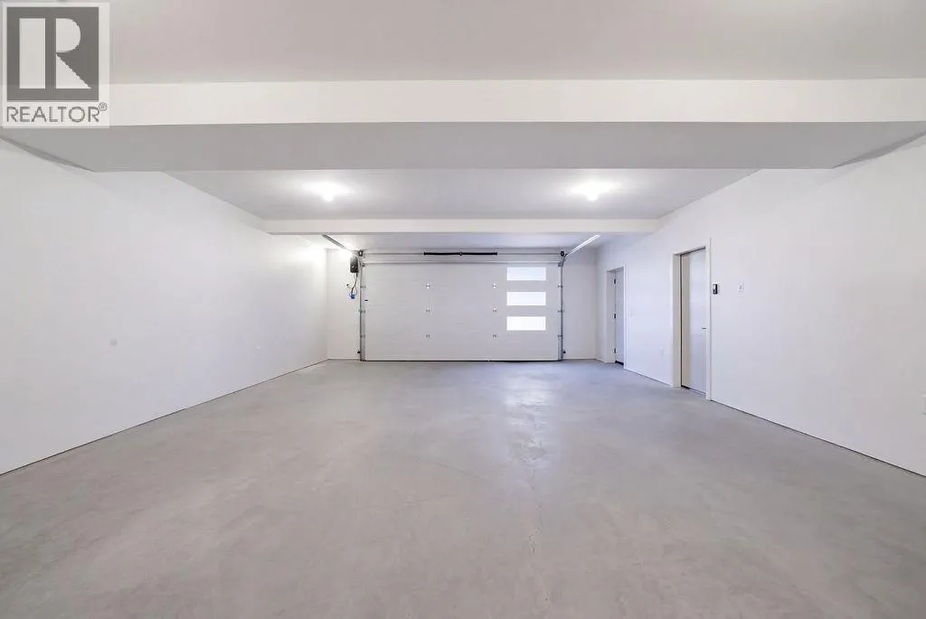 1080 9 Avenue NE Unit# 2