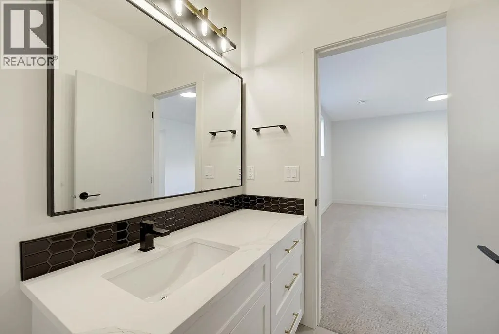 1080 9 Avenue NE Unit# 2