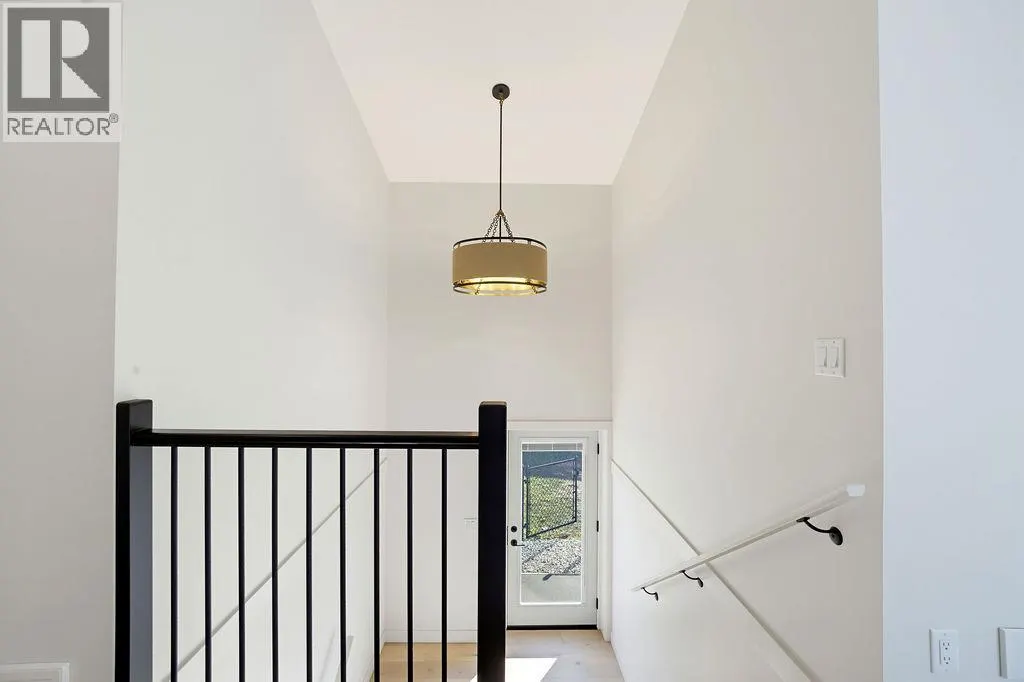 1080 9 Avenue NE Unit# 2