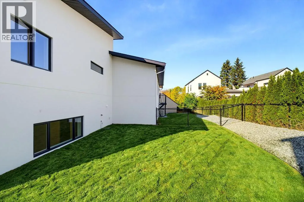 1080 9 Avenue NE Unit# 2