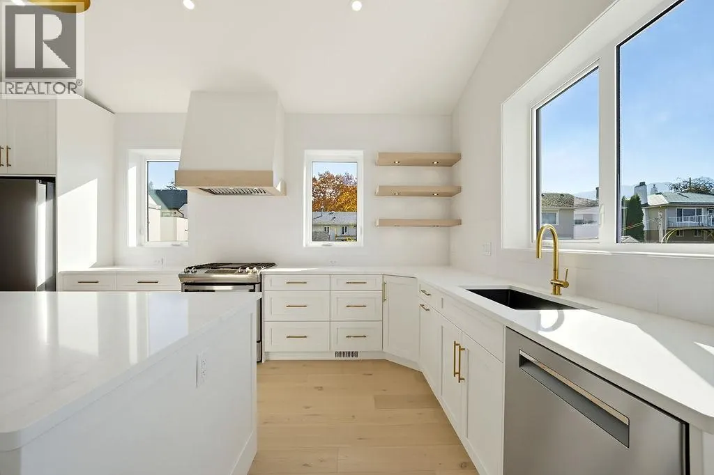 1080 9 Avenue NE Unit# 2