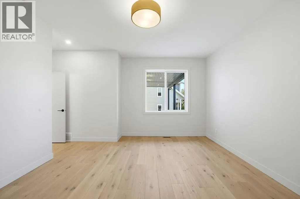 1080 9 Avenue NE Unit# 2