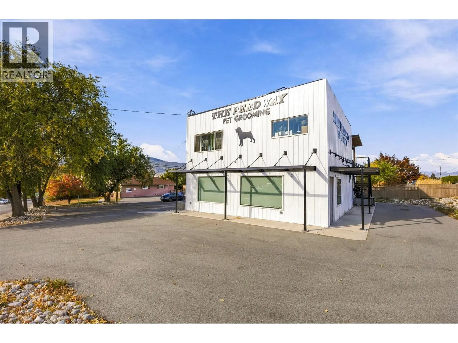 595 Carmi Avenue