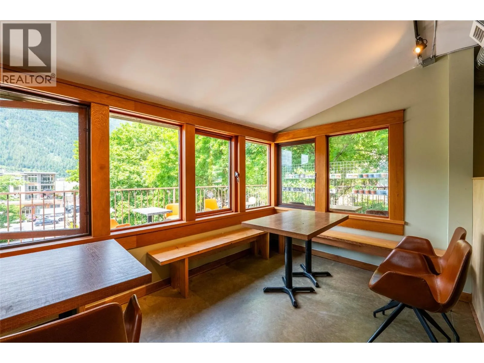 512 Hendryx Street