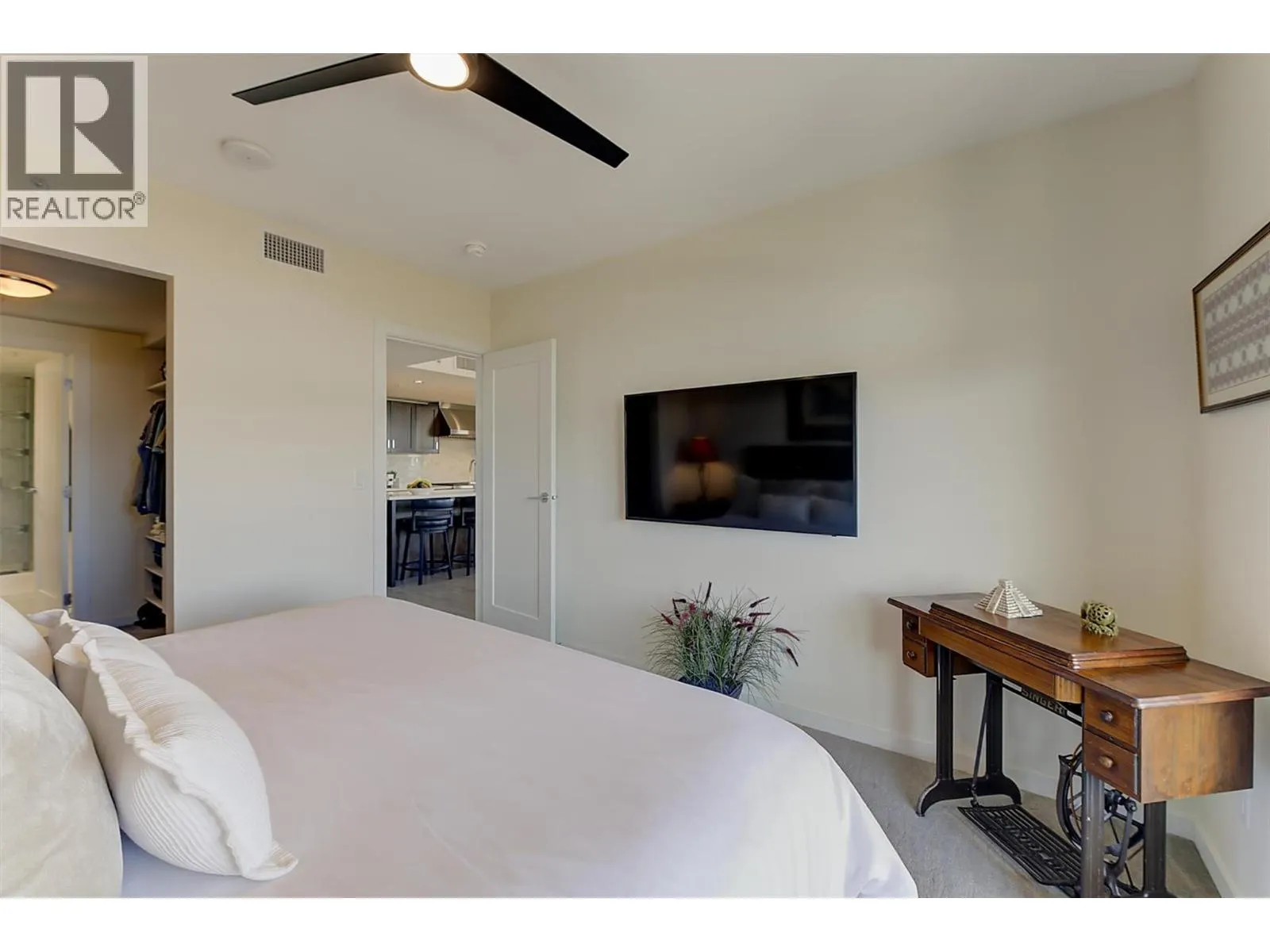 485 Groves Avenue Unit# 401