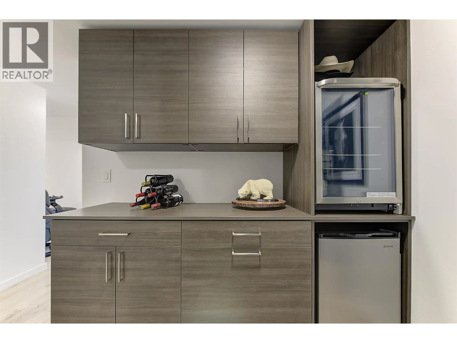 485 Groves Avenue Unit# 401