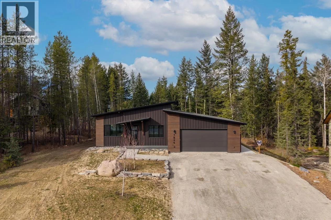 1545 Quartz Crescent