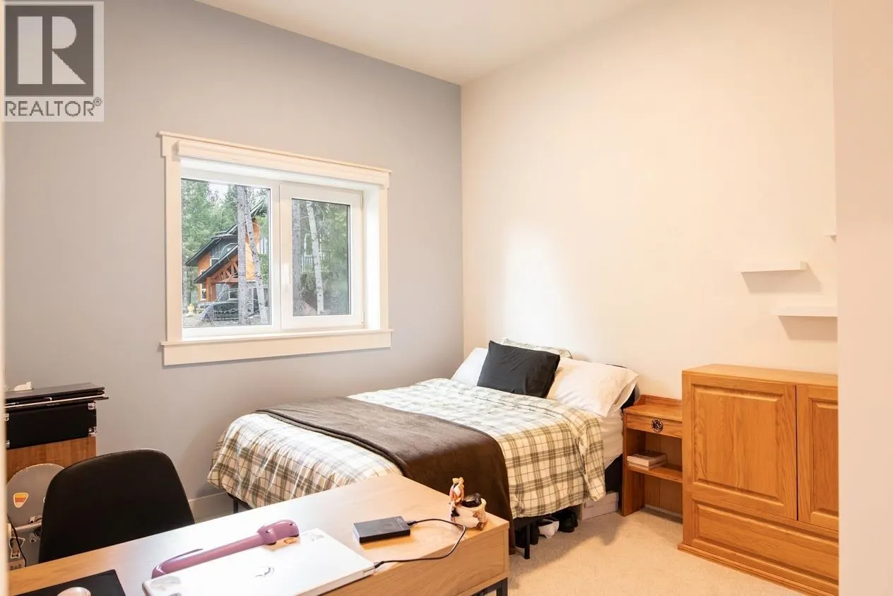 1545 Quartz Crescent
