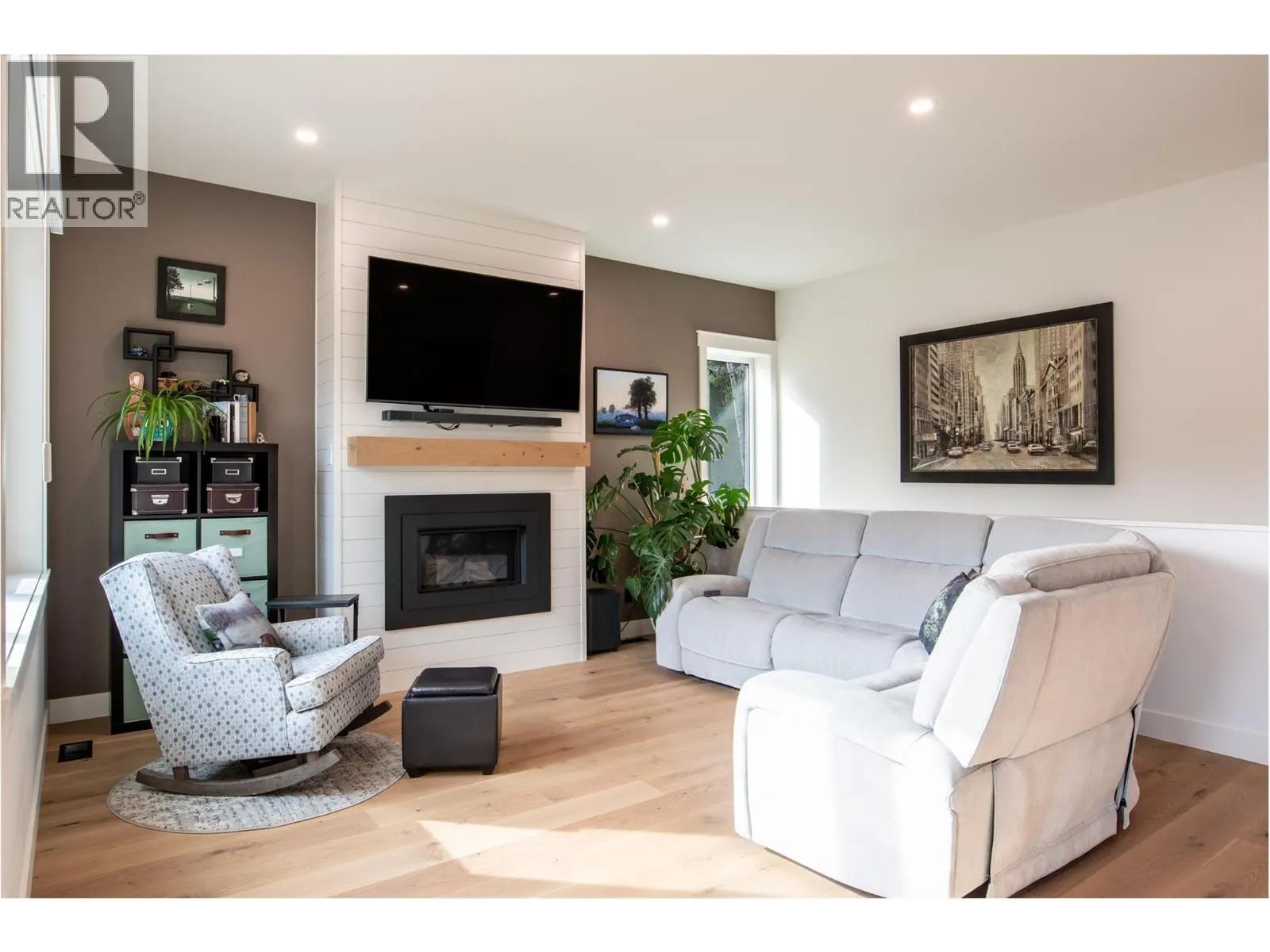 1545 Quartz Crescent
