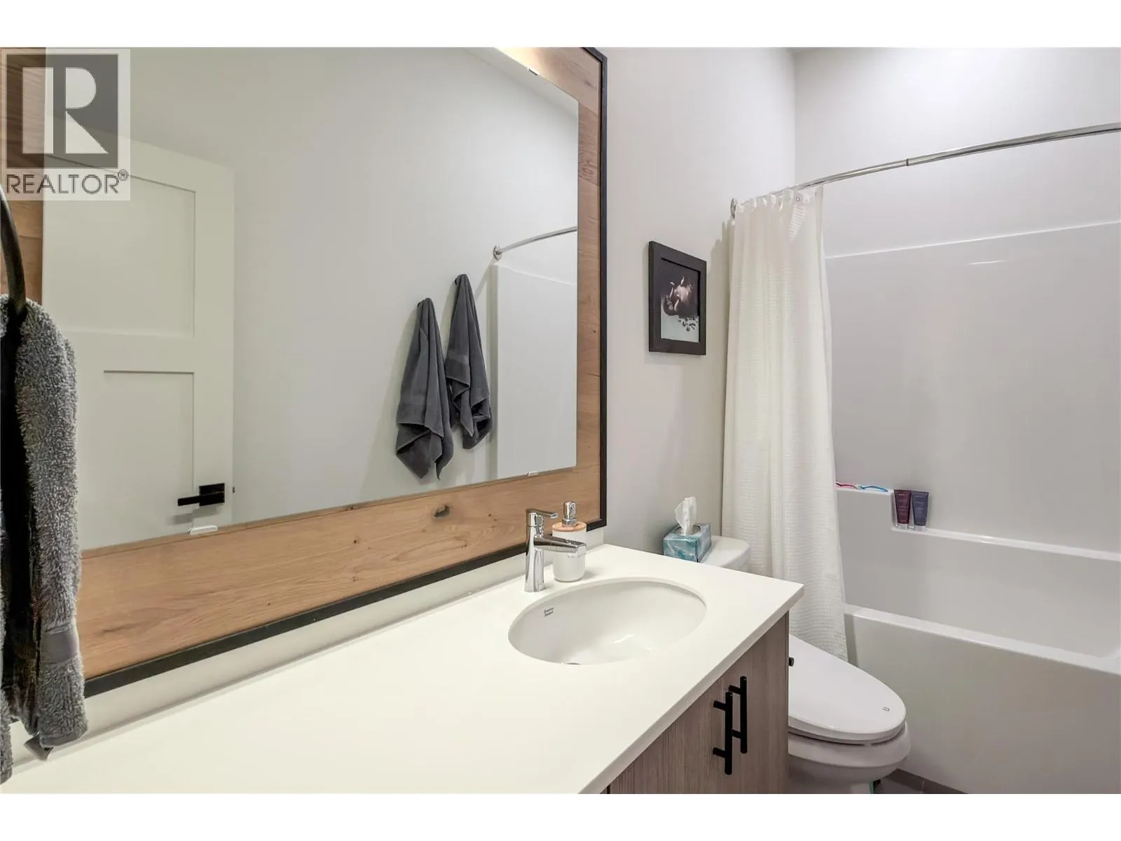 1545 Quartz Crescent