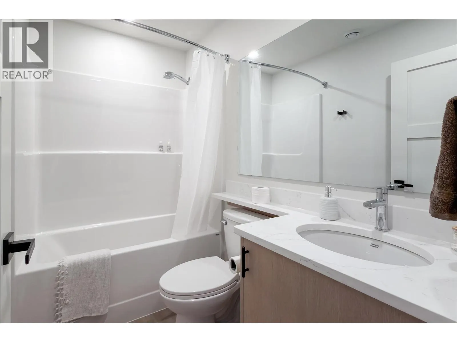 1545 Quartz Crescent