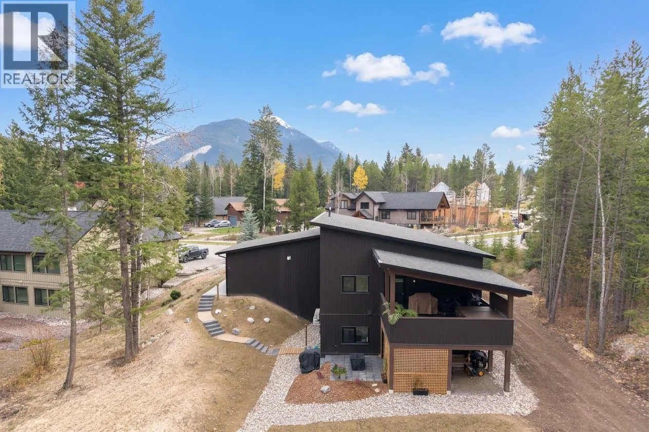 1545 Quartz Crescent