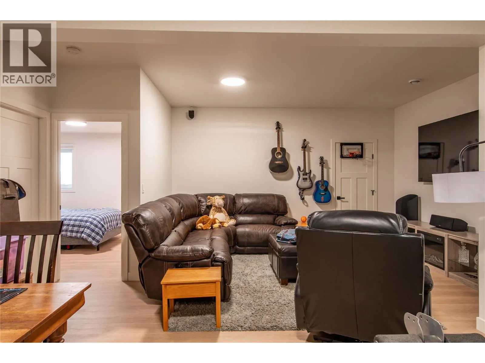 1545 Quartz Crescent