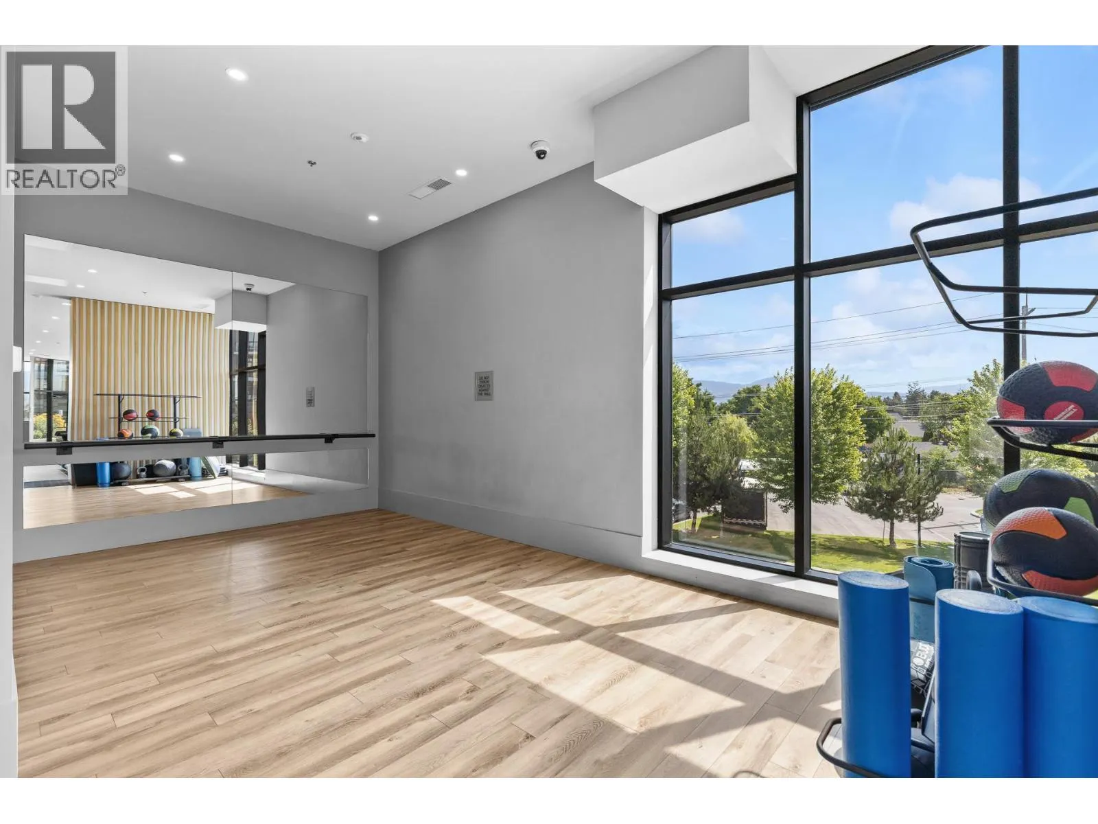 3389 Lakeshore Road Unit# 407