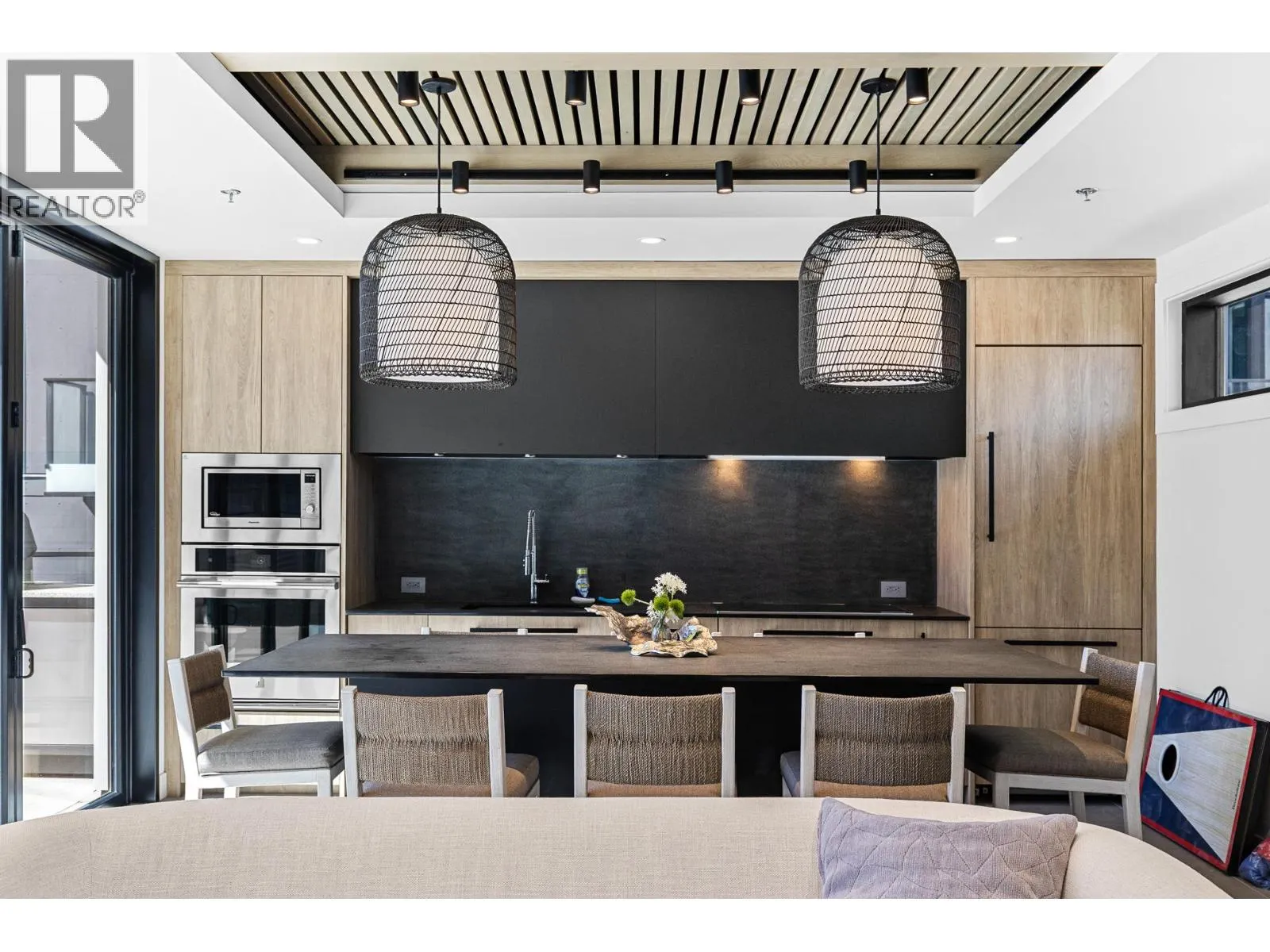 3389 Lakeshore Road Unit# 407
