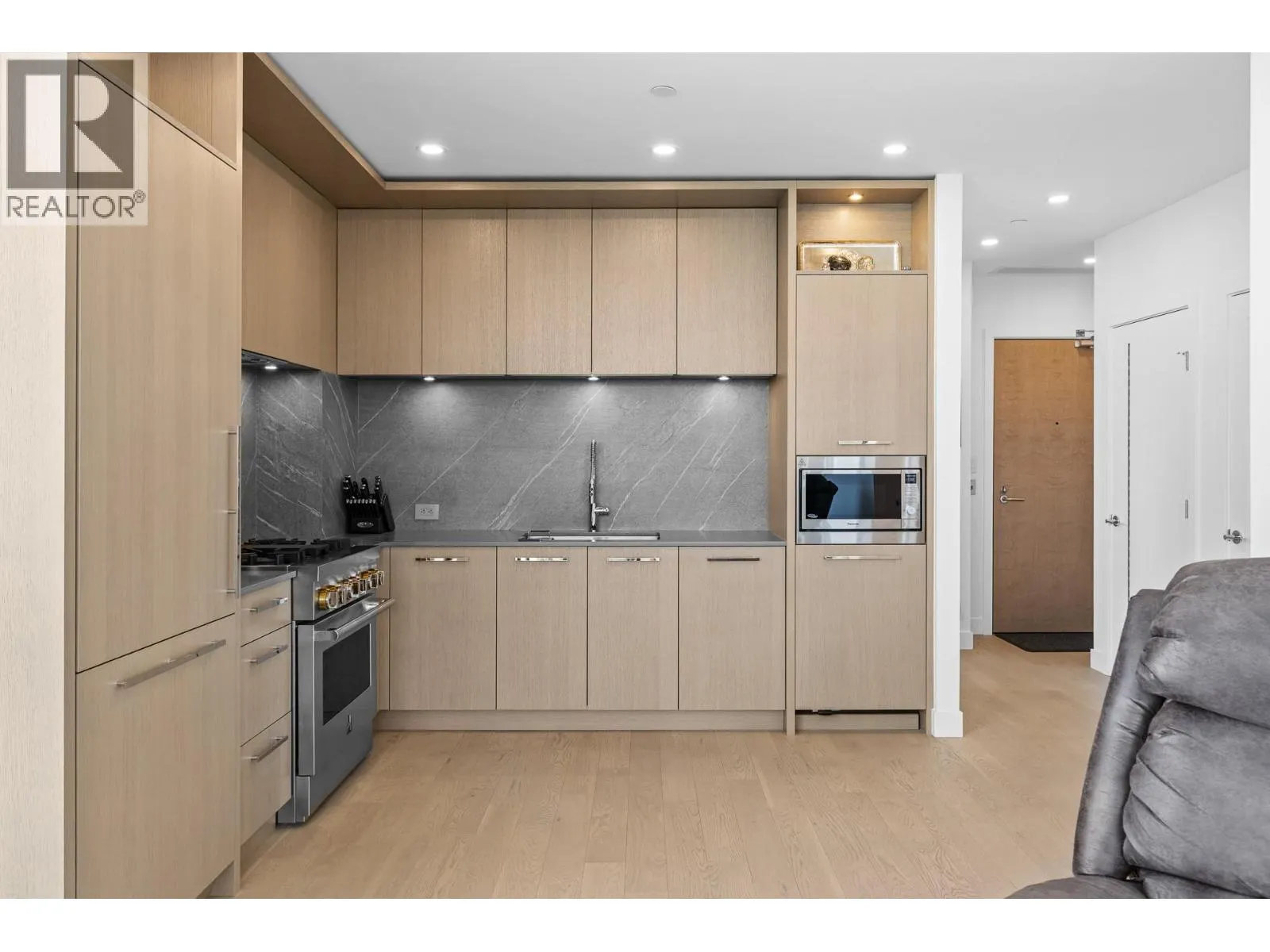 3389 Lakeshore Road Unit# 407