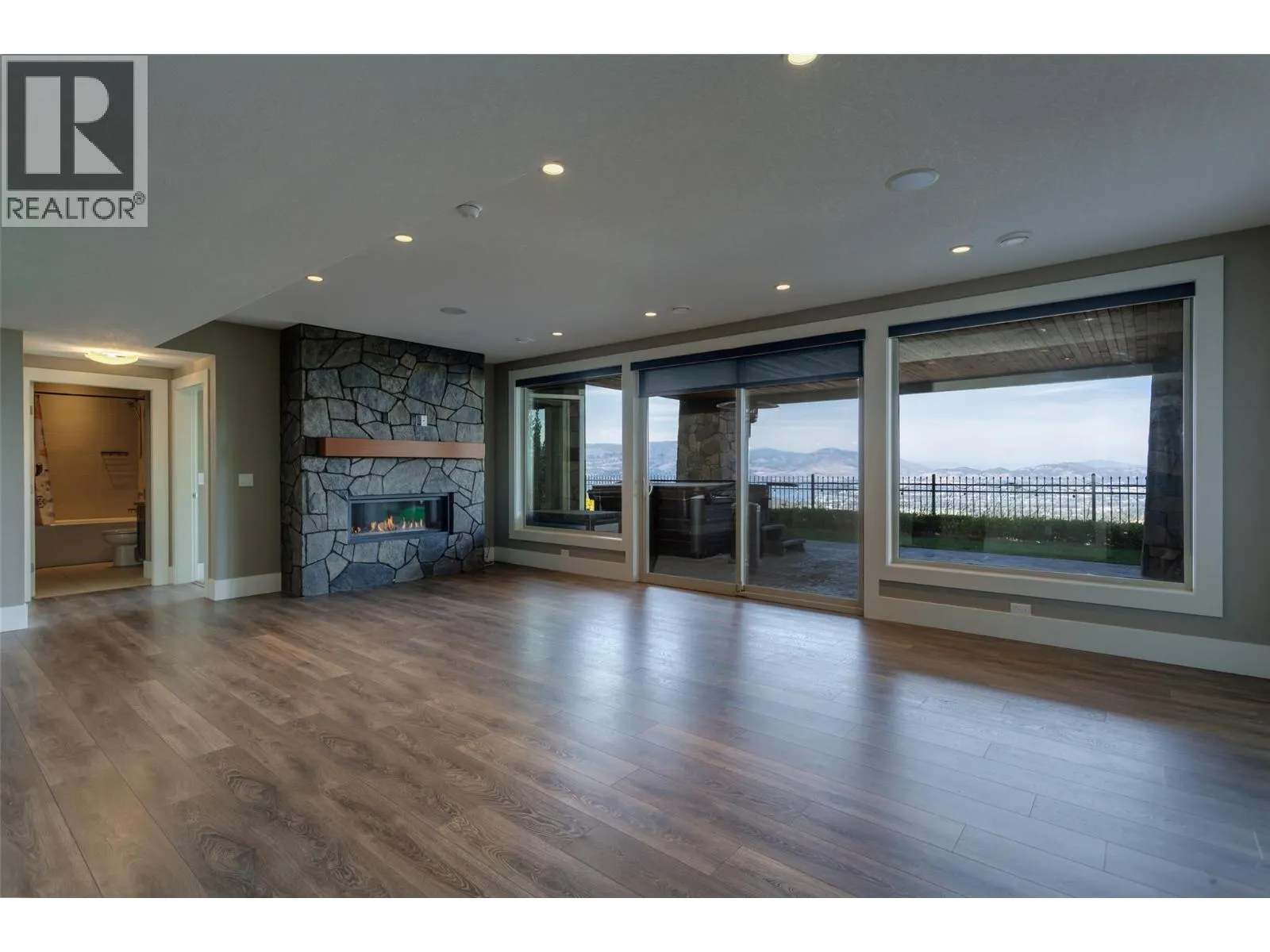 1002 Hewetson Avenue